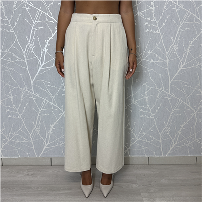 Pantalone Effetto Baloon Con Pence Unica Sul Davanti Pantalone Effetto Baloon Con Pence Unica Sul Davanti