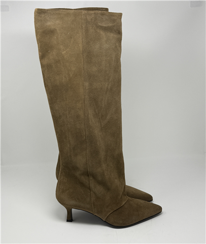 Stivale In Camoscio Con Gambale Largo Art. A26