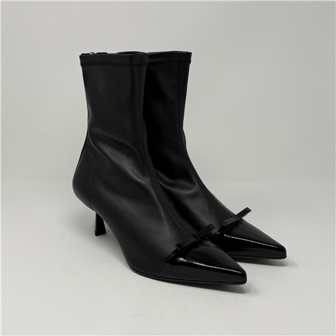 Tronchetto In Pelle Elasticizzata Con Fiocco Sul Davanti E Cerniera Art. 2747