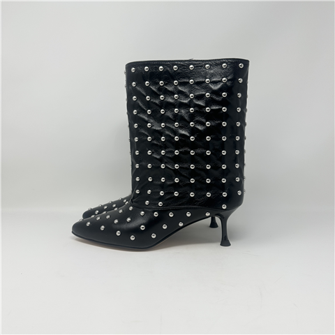 Tronchetto Nero Con Borchie Art. Aisha2470