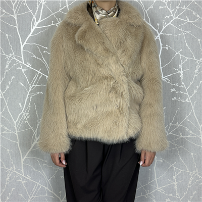 Ecopelliccia Doppiopetto Con Foulard Fantasia Art. V38a0389 Ecopelliccia Doppiopetto Con Foulard Fantasia Art. V38a0389