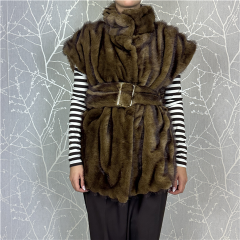 Gilet In Ecopelliccia Con Collo Ciambella Allacciato In Vita Art. D38v0911 Gilet In Ecopelliccia Con Collo Ciambella Allacciato In Vita Art. D38v0911, Taglia: S, Colore: COGNAC