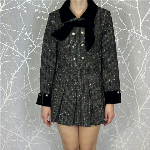 Tailleur Giacca Crop Doppio Petto Con Fiocco Removibile In Velluto E Minigonna A Pieghe Art. Farese