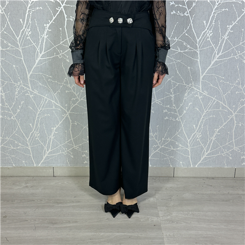 Pantaloni A Gamba Ampia Con Pences E Cinturino In Vita Con Bottoni Gioiello Art. Pisa