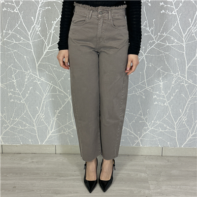 Jeans Carrot Con Orlo A Taglio Vivo Art. X66041c