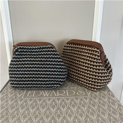 Borsa A Mano In Tessuto Multicolor E Tracolla In Catena Inclusa Art. 5885