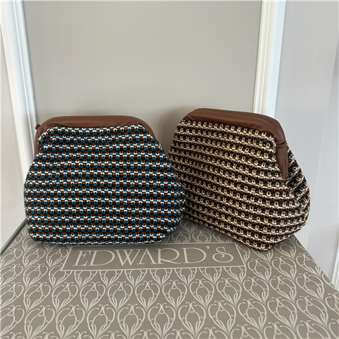 Borsa A Mano In Tessuto Multicolor E Tracolla In Catena Inclusa Art. 5885