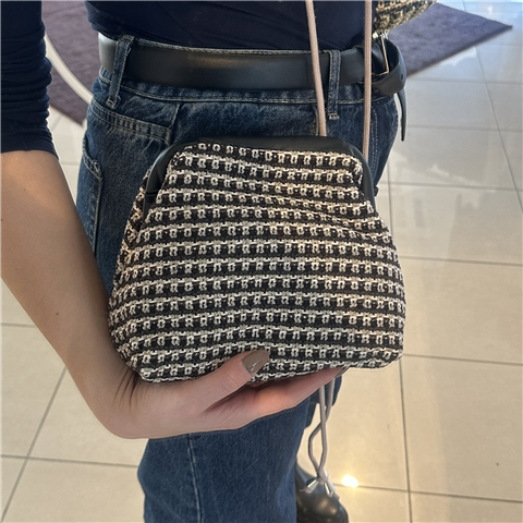 Borsa A Mano In Tessuto Multicolor E Tracolla In Catena Inclusa Art. 5885