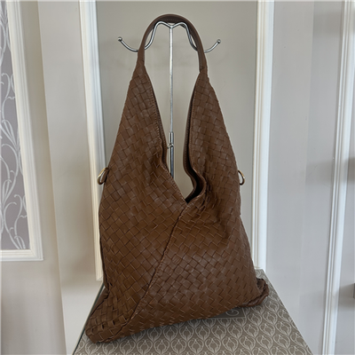 Sacca In Pelle Intrecciata Con Tracolla Inclusa Art. Bo001