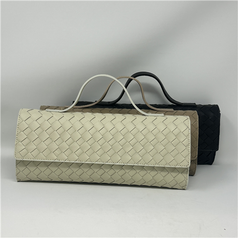 Clutch In Pelle Intrecciata Art. 6013