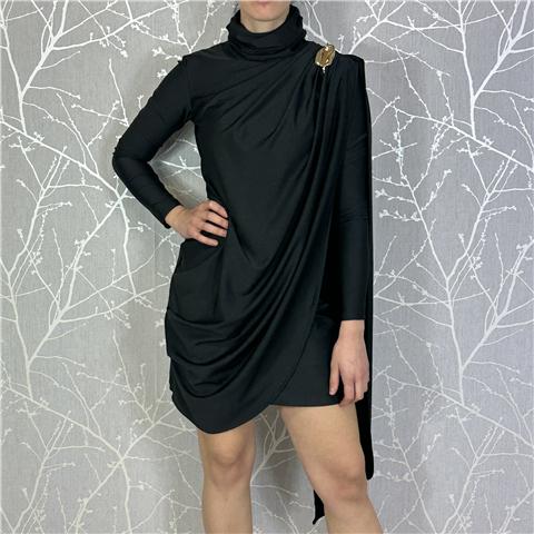 Abito A Collo Alto Con Drappeggio Asimmetrico E Fusciacca Laterale Con Spilla Art. Brooks, Taglia: M, Colore: NERO