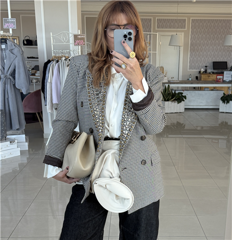 Giacca Doppio Petto Pied De Poul Con Borchie Sul Rever Art. 37365 Giacca Doppio Petto Pied De Poul Con Borchie Sul Rever Art. 37365