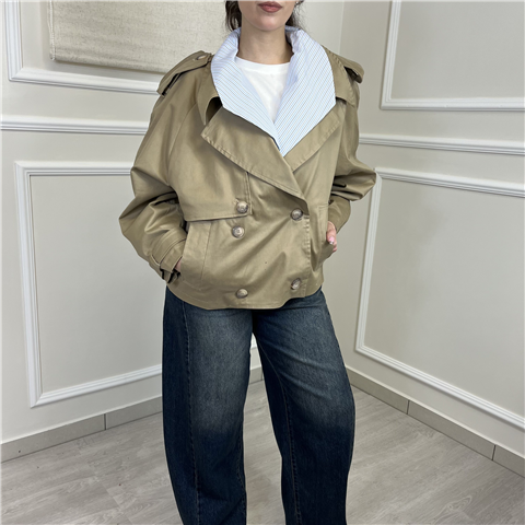 Trench Corto Doppio Petto Con Finta Camicia Sotto Art. Kmaq029 Trench Corto Doppio Petto Con Finta Camicia Sotto Art. Kmaq029, Taglia: M, Colore: BEIGE