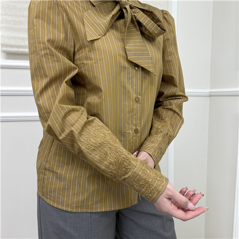 Camicia Bastoncino Con Fiocco E Ricamo Art. C10829, Taglia: L, Colore: OLIO