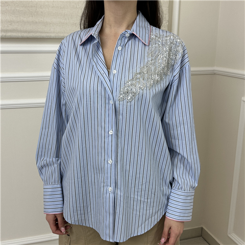 Camicia Gessata Con Profilo Contrasto E Patch Di Paillettes Art. C7218t136a50