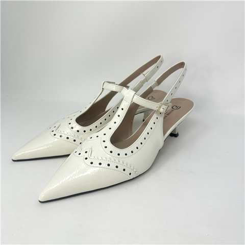 Decollete'' In Vernice Con Cinturino Art. P3023, Taglia: 36, Colore: BURRO