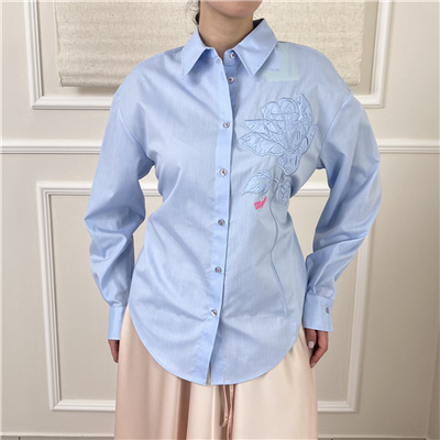 Camicia Con Ricamo A Rosa E Spacco Sul Retro Con Coulisse Art. 261aq2030 Camicia Con Ricamo A Rosa E Spacco Sul Retro Con Coulisse Art. 261aq2030