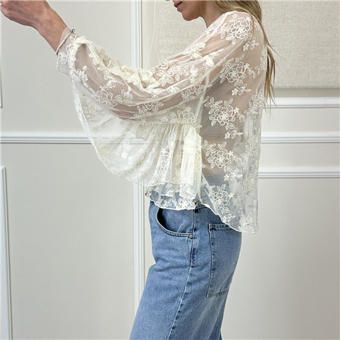 Blusa In Pizzo Con Rouches E Bottoni Art. 216016 Blusa In Pizzo Con Rouches E Bottoni Art. 216016, Taglia: S, Colore: VANIGLIA