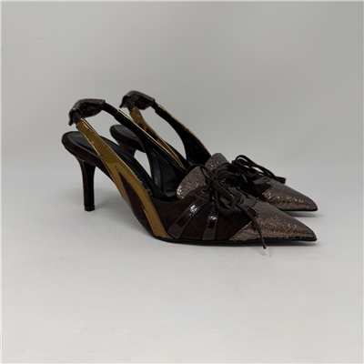 Slingback Scamosciata Con Dettagli Metalizzati Slingback Scamosciata Con Dettagli Metalizzati