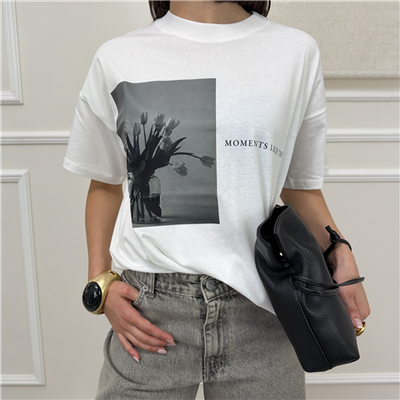 T-shirt Con Stampa Floreale T-shirt Con Stampa Floreale
