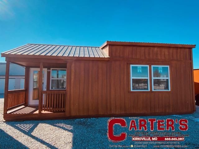 *NEW* 15&#39; X 28&#39; REDWOOD URETHANE-STAINED CARTER CABIN W/ MAINTENANCE-FREE STEEL ROOF