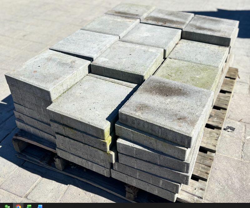 Leiden Arena Stone 12x12 , Pewter OLD STOCK