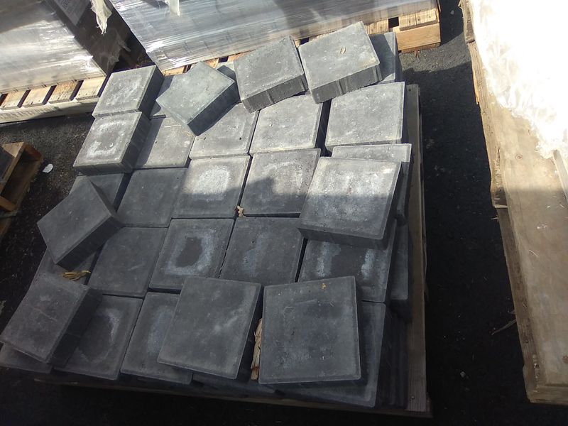 Leiden Park Stone 8x8 , Charcoal SALE, EFFLORESCED