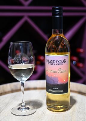 Frontenac Blanc - Estate White Wine
