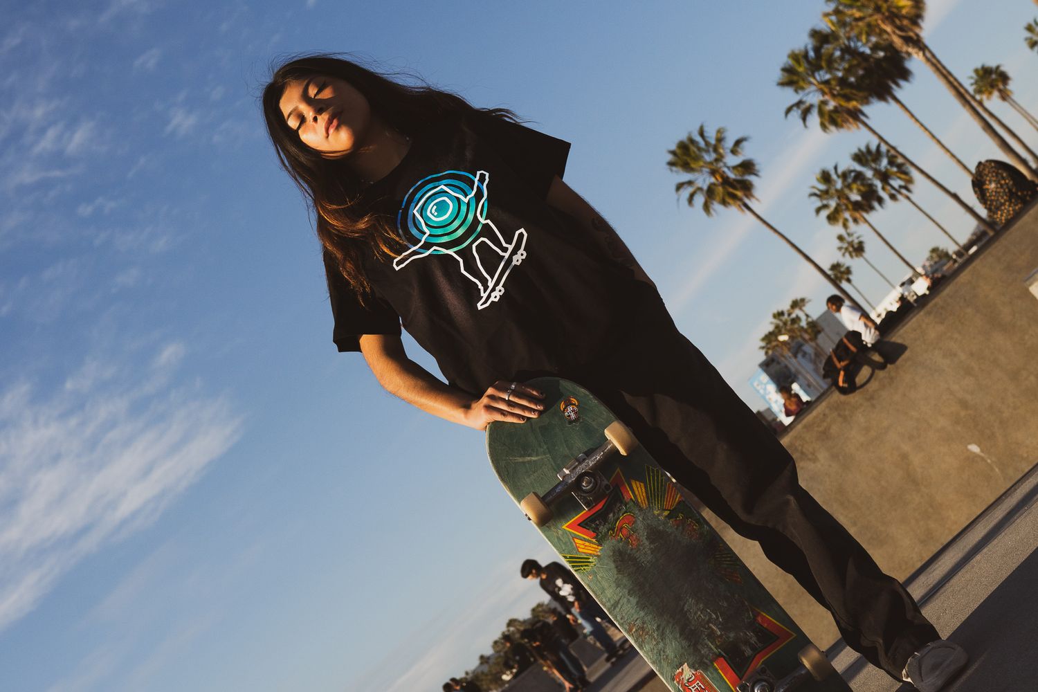 Space Traveler Skate T-SHIRT