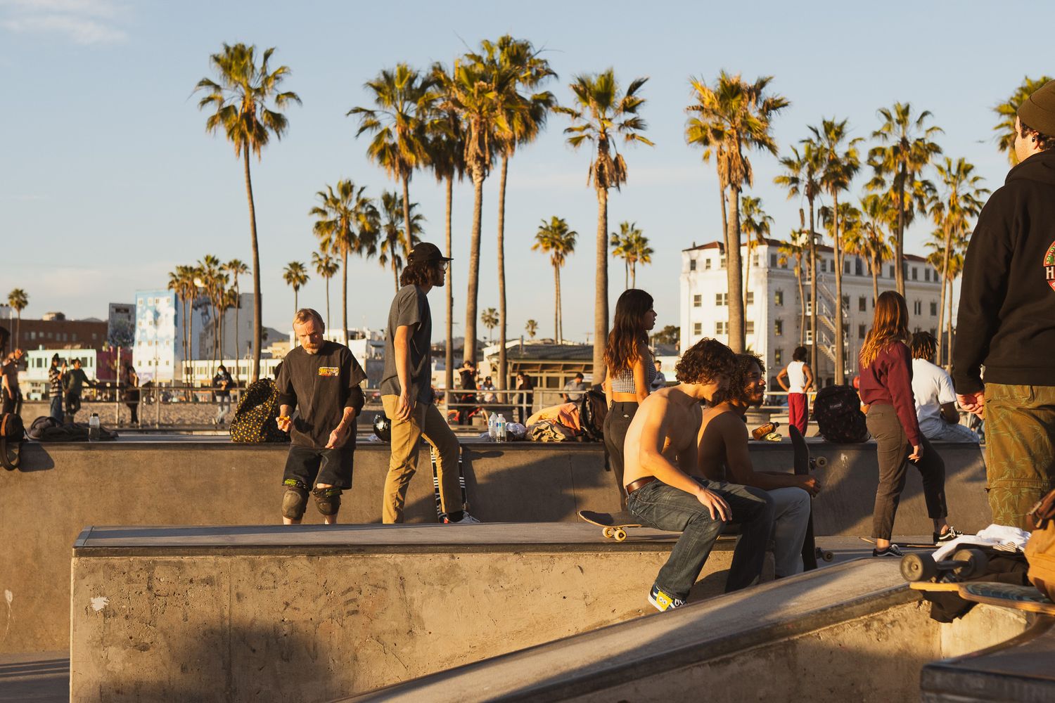 Space Traveler Skate T-SHIRT