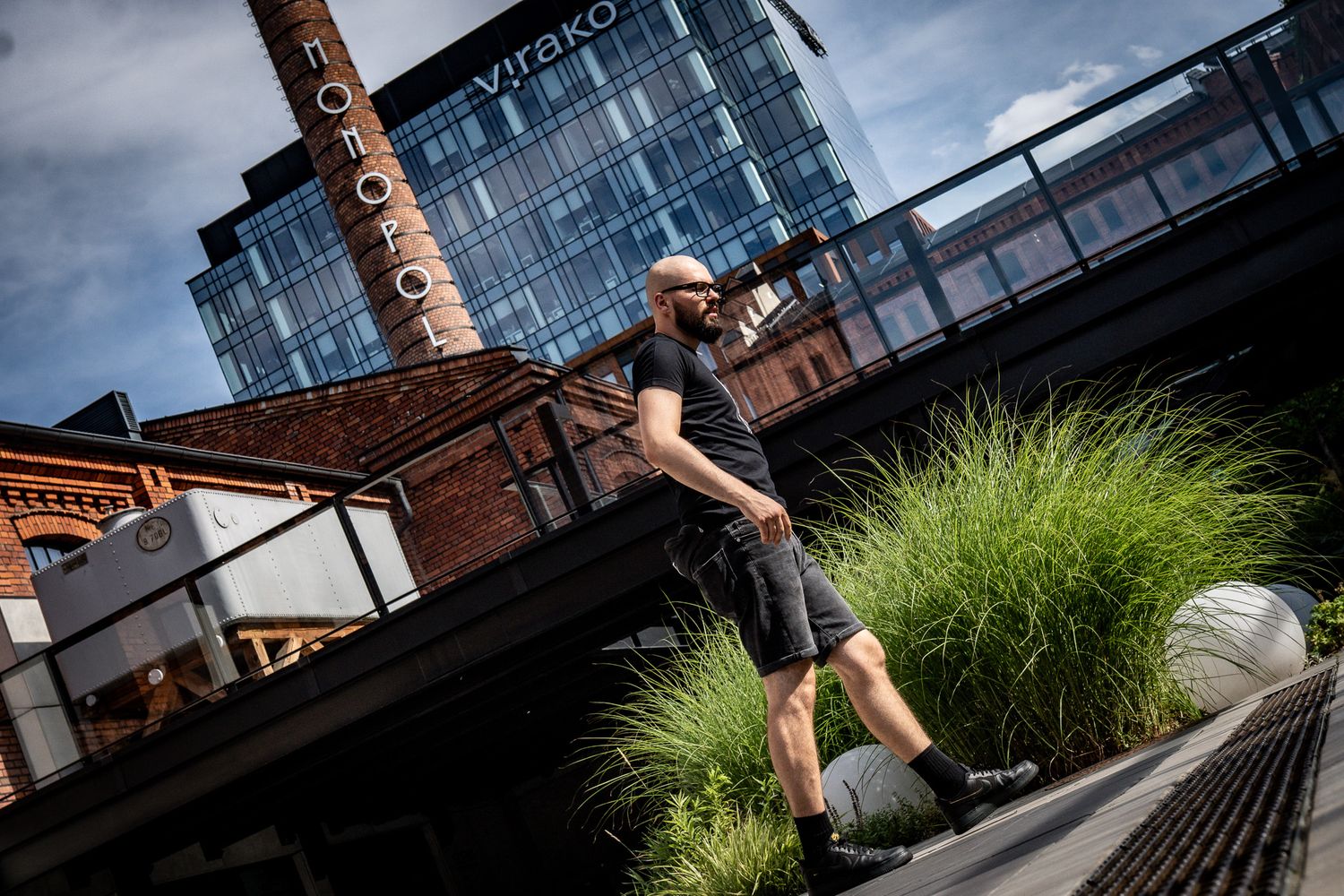 Space Traveler Gold T-SHIRT