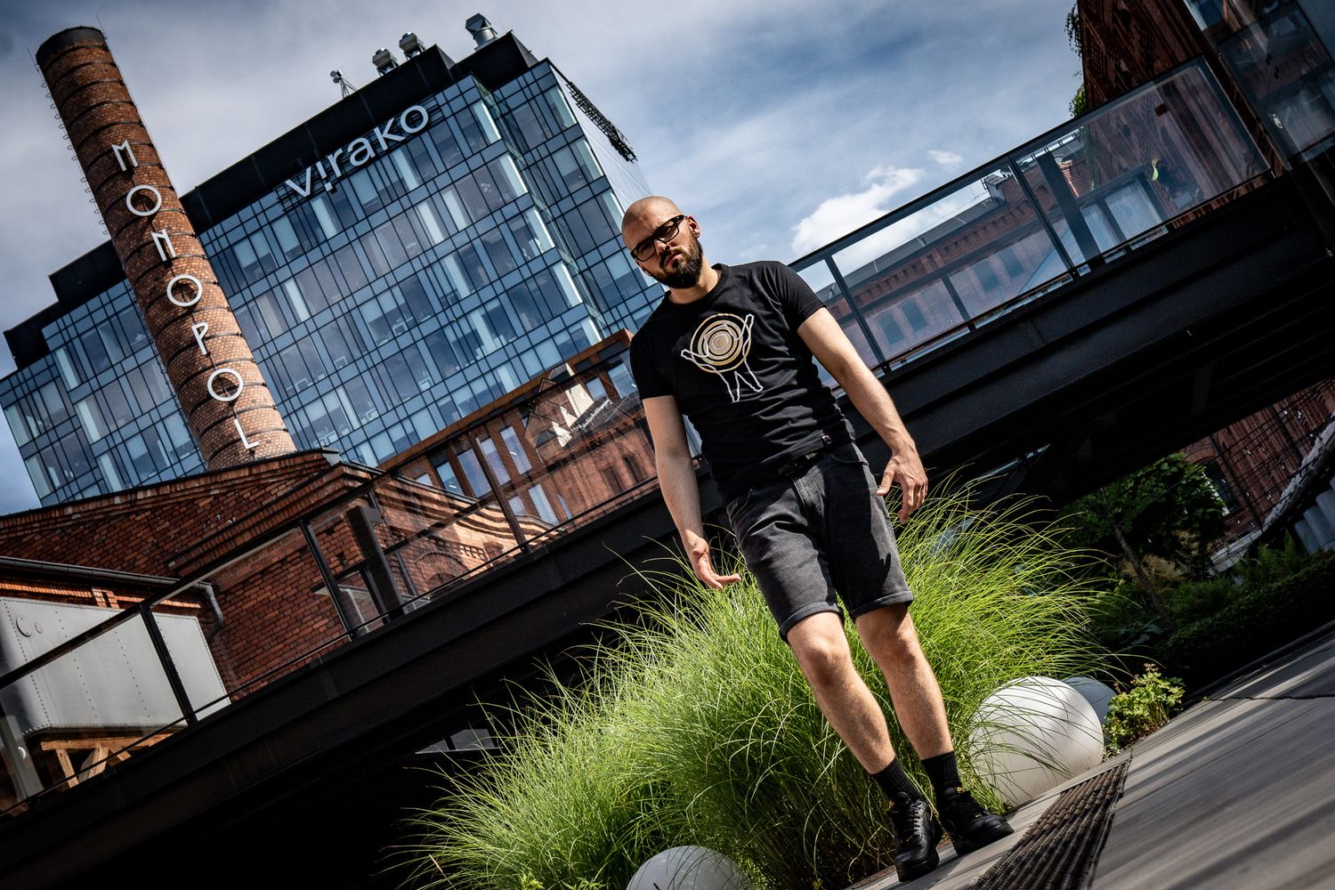 Space Traveler Gold T-SHIRT