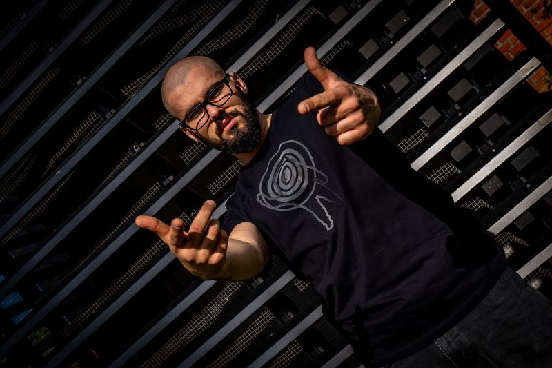 Space Traveler Black