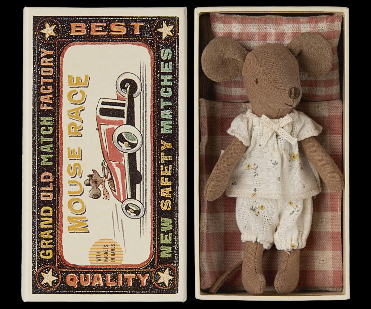 Big Sister Mouse in Box - Daisy pattern top and shorts