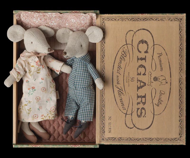 Grandma and Grandpa mice in cigarbox