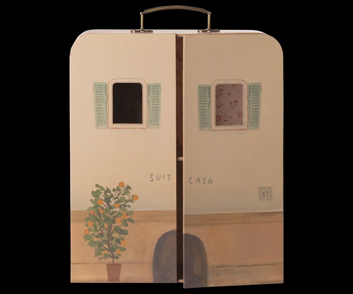 SuitCasa with Bedding for Two Mice