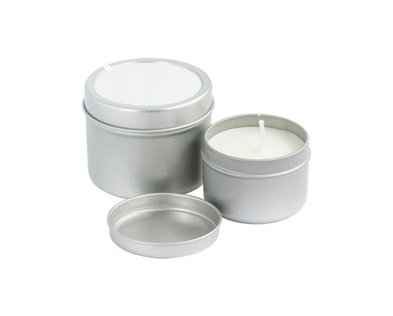 Svijeća u metalnoj kutijici