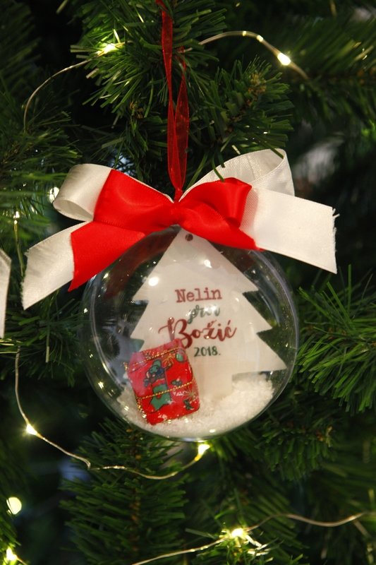 Prvi Božić bor i poklon