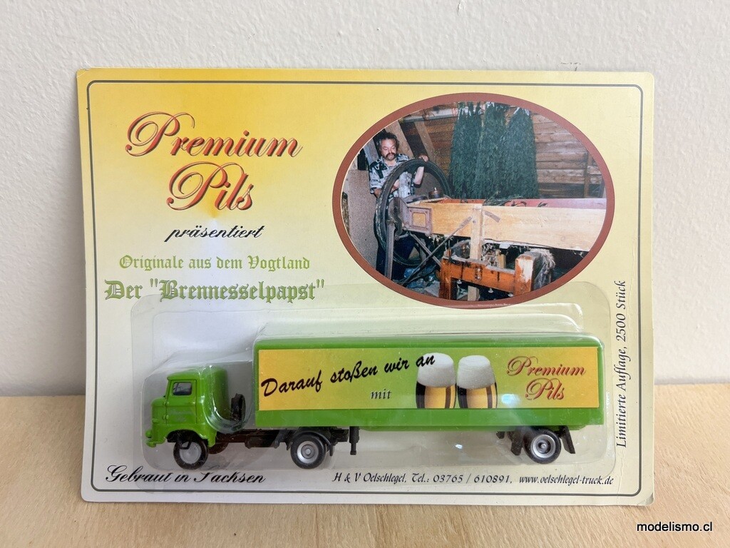 H0 1:87 Camión con remolque IFA - Darauf stoßen wir an mit Premium Pils