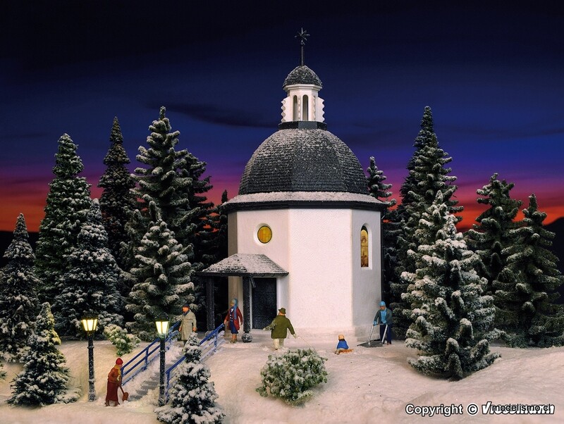 Vollmer 47612 ​N Capilla Memorial Noche de Paz con iluminación LED y nieve artificial, kit funcional