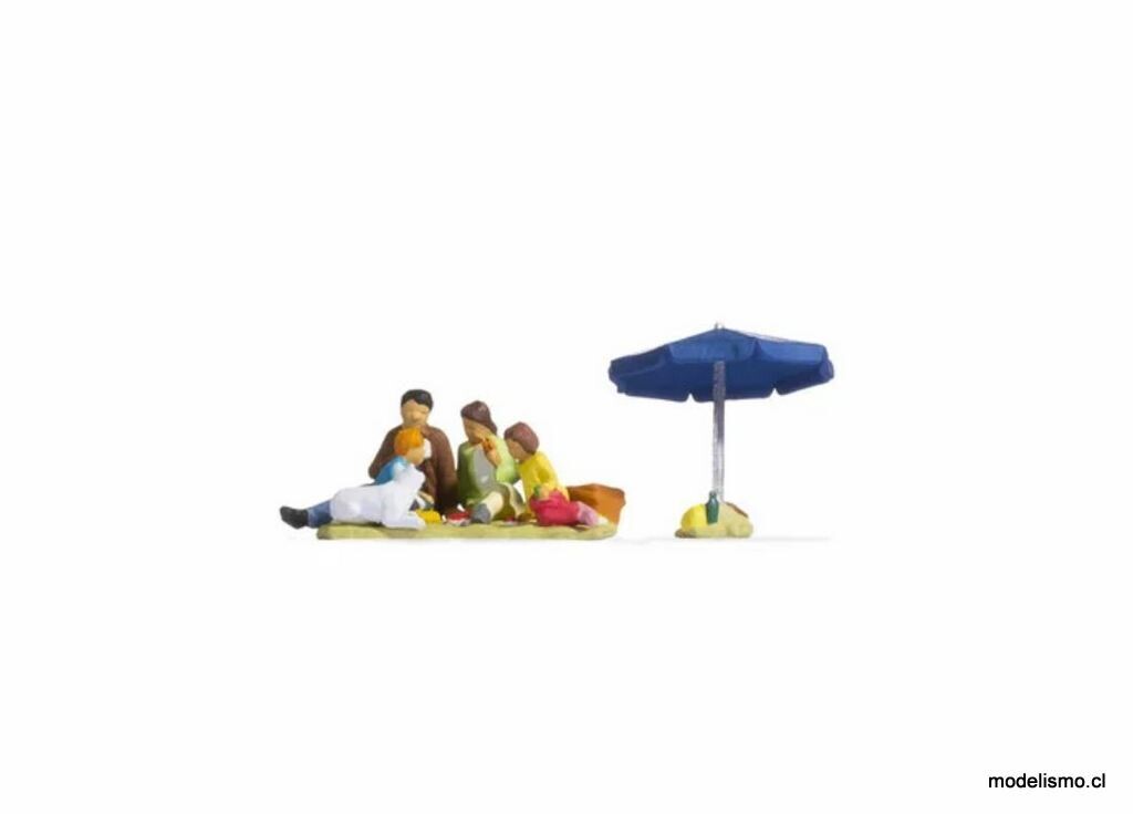 Noch 15599 ​Familia en el picnic