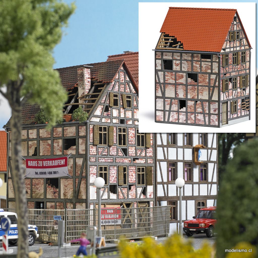 Busch 1668 ​Casa adosada en ruinas