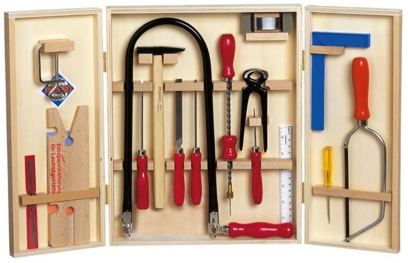 Pebaro 400 rompecabezas conjunto en un armario de madera con tablas de madera y herramientas de acero Pebaro 400 rompecabezas conjunto en un armario de madera con tablas de madera y herramientas de acero