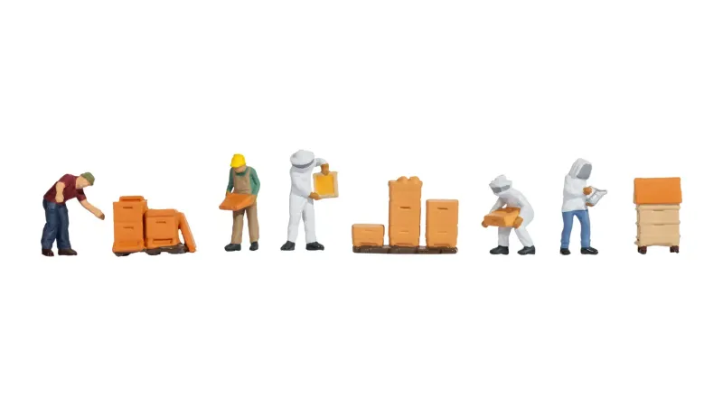 Noch 15615 Apicultor con colmenas