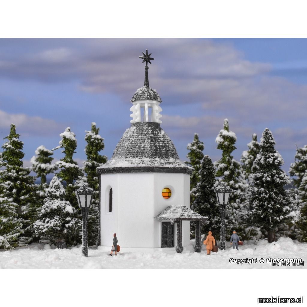 Vollmer 49412 Z Capilla Memorial Noche de Paz con iluminación LED y nieve artificial, kit funcional Vollmer 49412 Z Capilla Memorial Noche de Paz con iluminación LED y nieve artificial, kit funcional