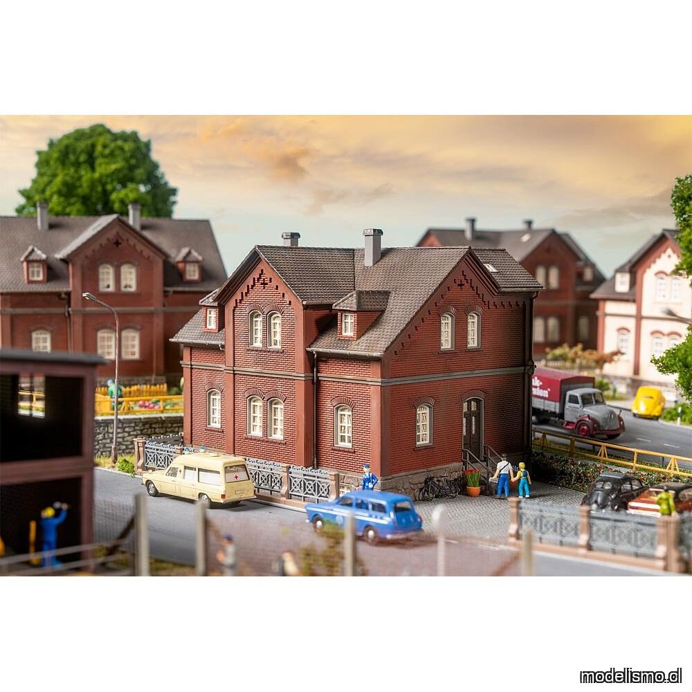Reserva anticipada - Faller 130753 Casa de la aldea Bergmannsplatz 2