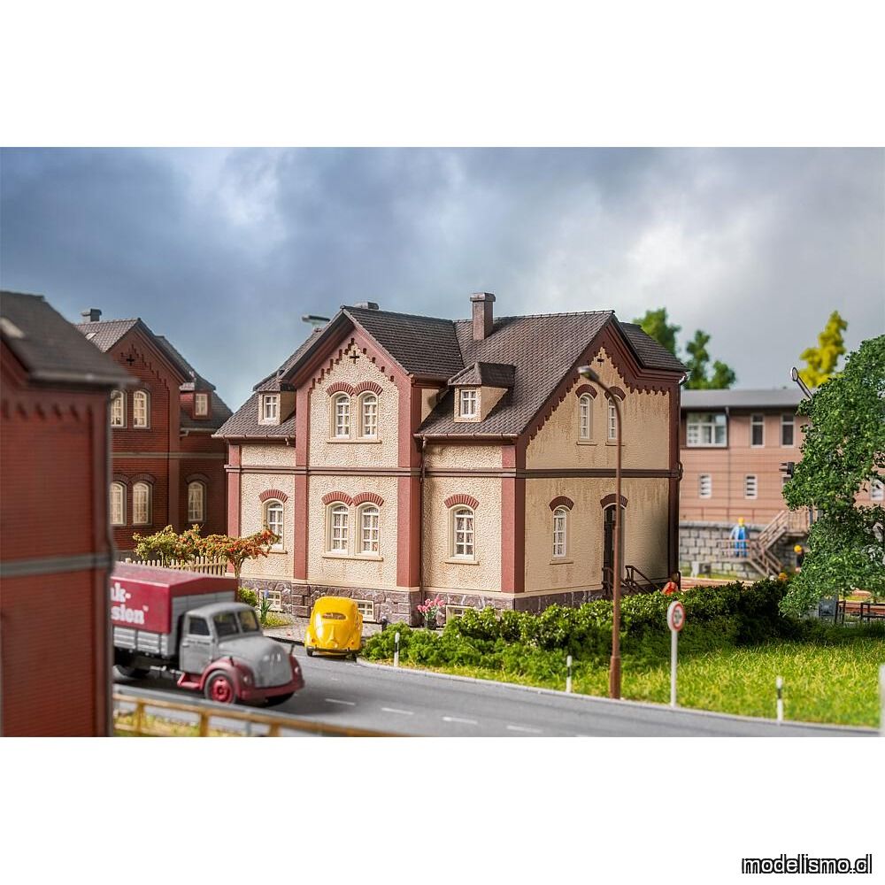 Reserva anticipada - Faller 130752 Casa de la aldea Bergmannsplatz 1
