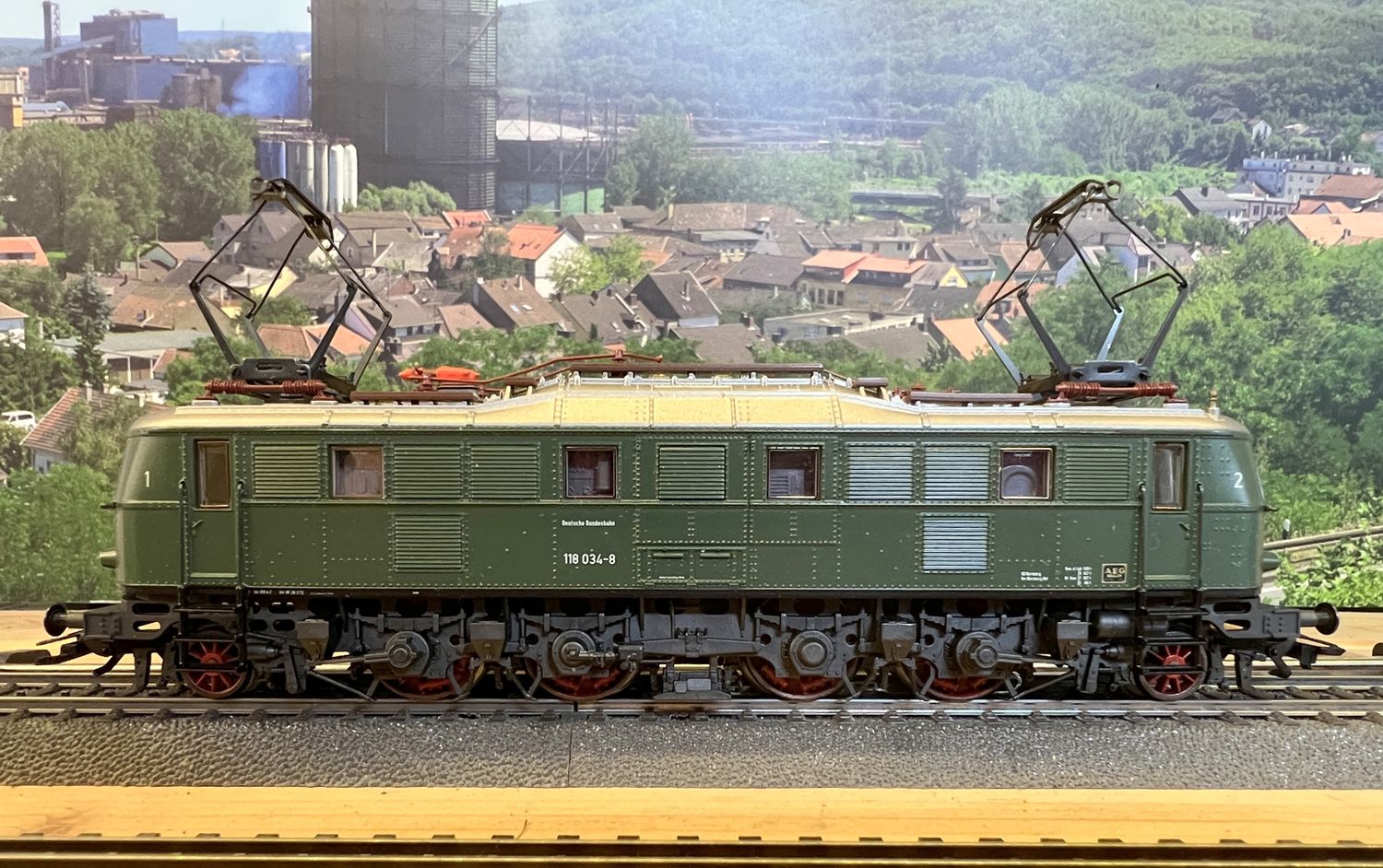 PF Märklin 3637 Locomotora eléctrica BR 118 024-8 carrocería de metal fundido - DCC #95 - usado PF Märklin 3637 Locomotora eléctrica BR 118 024-8 carrocería de metal fundido - DCC #95 - usado
