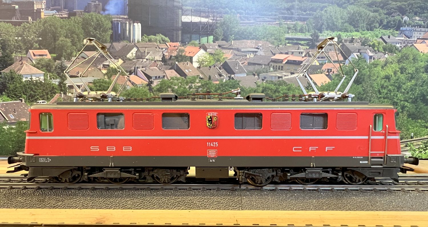 PF Märklin 3336 Locomotora eléctrica Ae6/6 SBB rojo Geneve - DCC#92 - usado PF Märklin 3336 Locomotora eléctrica Ae6/6 SBB rojo Geneve - DCC#92 - usado