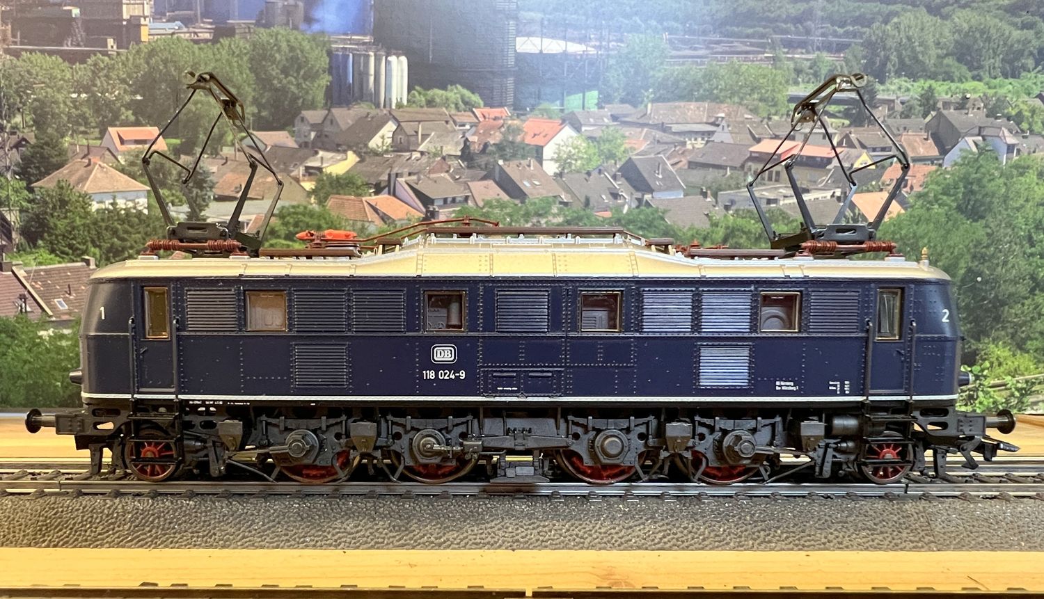 PF Märklin 3368 Locomotora eléctrica BR 118 azul océano - MM#91 - usado PF Märklin 3368 Locomotora eléctrica BR 118 azul océano - MM#91 - usado